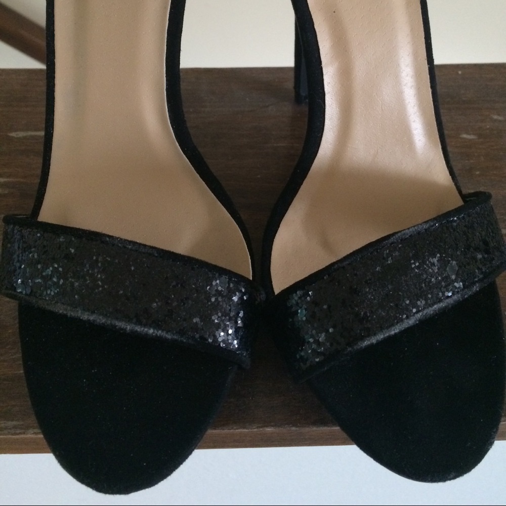 Heels - Picture 4 of 6